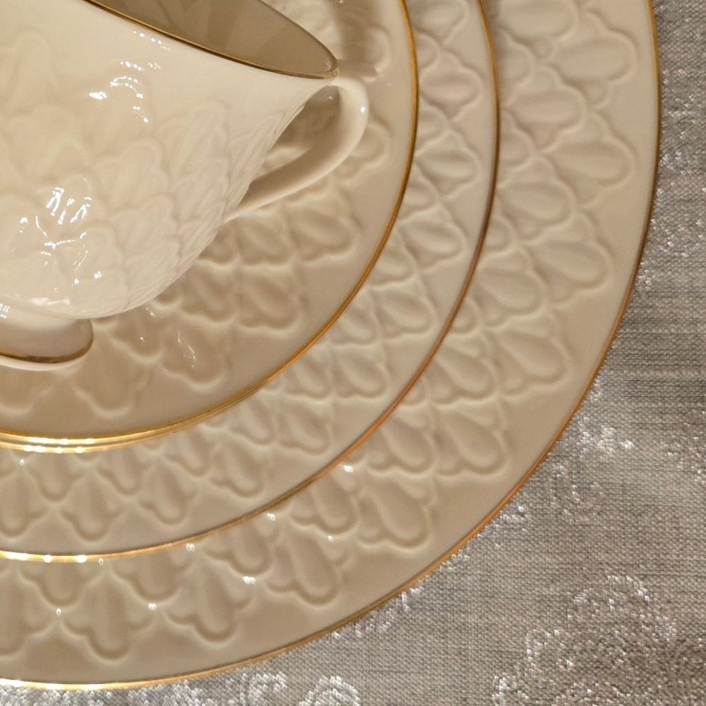 RESERVED NOT FOR SALE TO OTHERS 🛍VINTAGE LENOX JACQUARD GOLD CHINA 5 PIECE - Picture 2 of 8